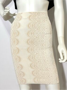 NWOT BCBGMaxAzria Cream Patterned Pencil Skirt | Size S
